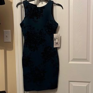 Women’s short dress S